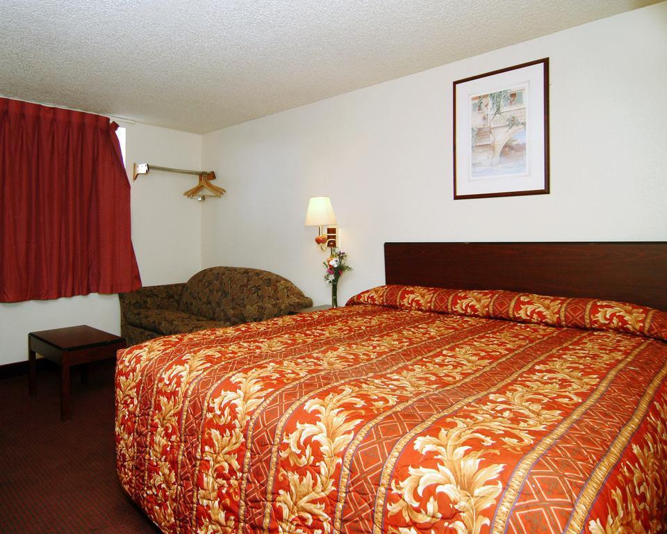Rodeway Inn Фармингтон Экстерьер фото