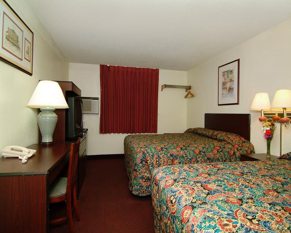 Rodeway Inn Фармингтон Экстерьер фото