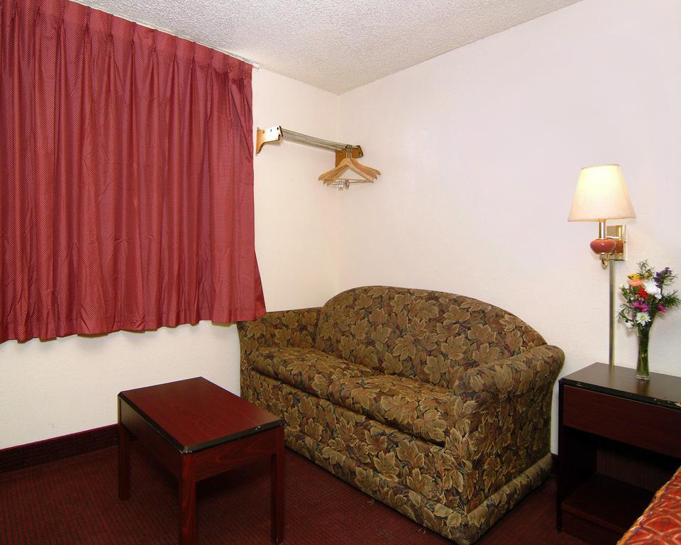 Rodeway Inn Фармингтон Экстерьер фото