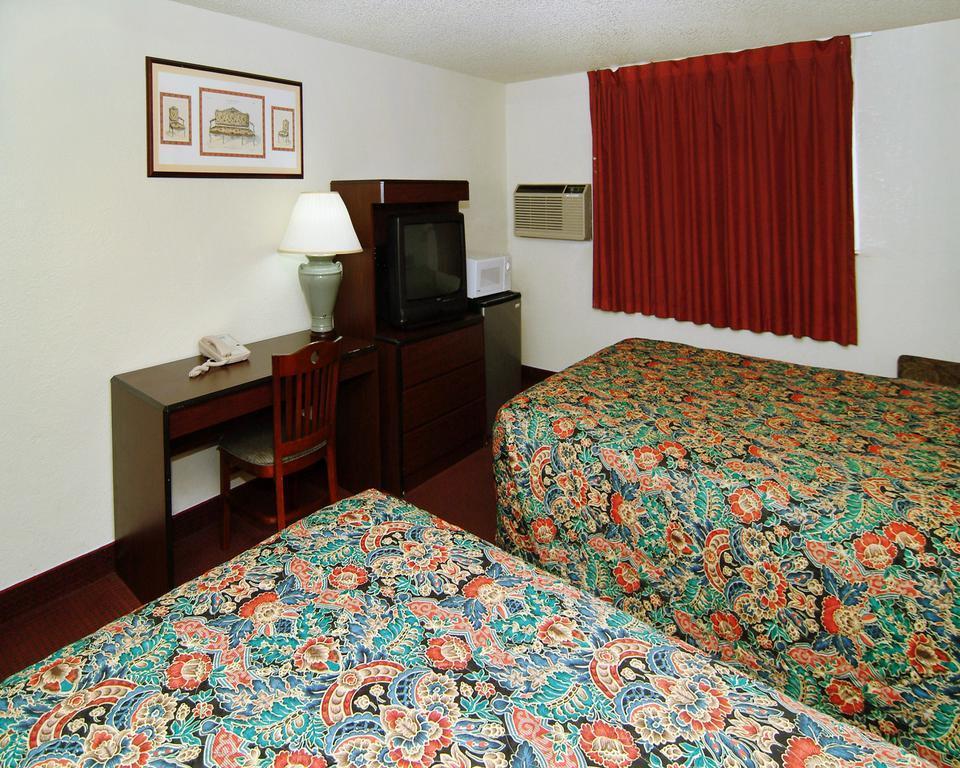 Rodeway Inn Фармингтон Экстерьер фото
