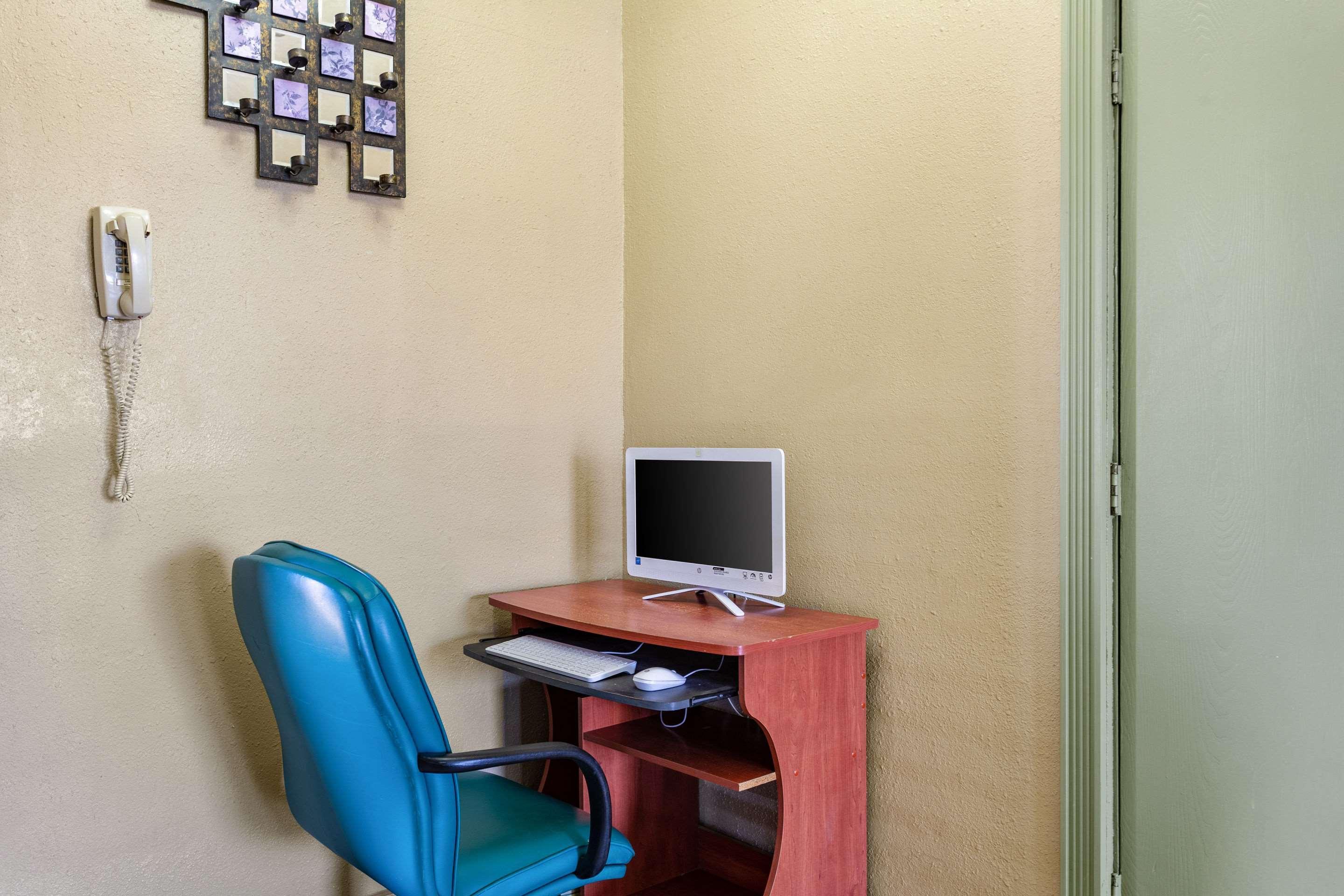 Rodeway Inn Фармингтон Экстерьер фото