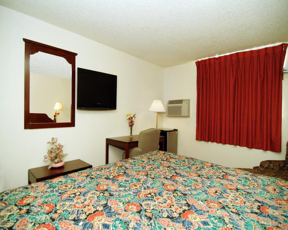 Rodeway Inn Фармингтон Экстерьер фото