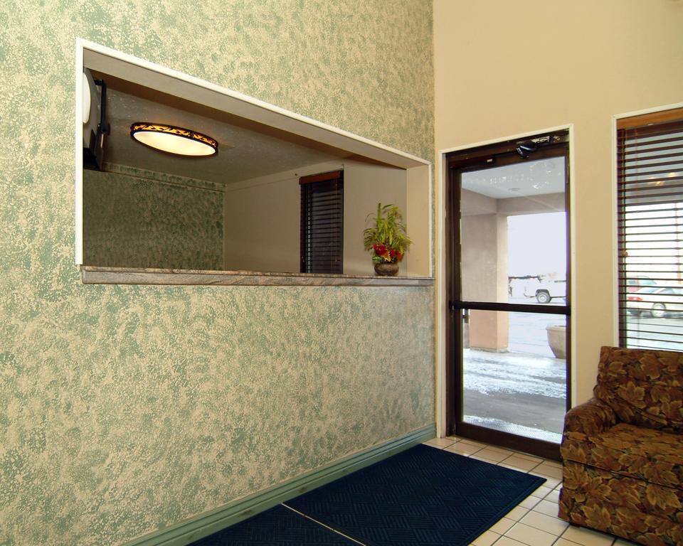 Rodeway Inn Фармингтон Экстерьер фото