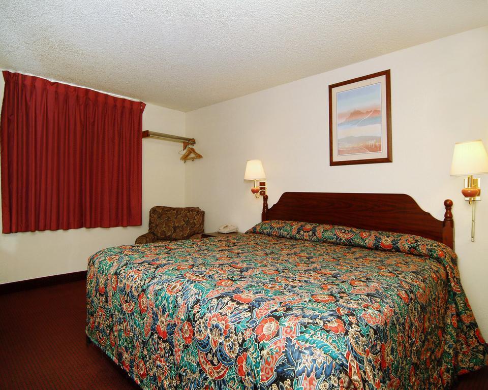 Rodeway Inn Фармингтон Экстерьер фото