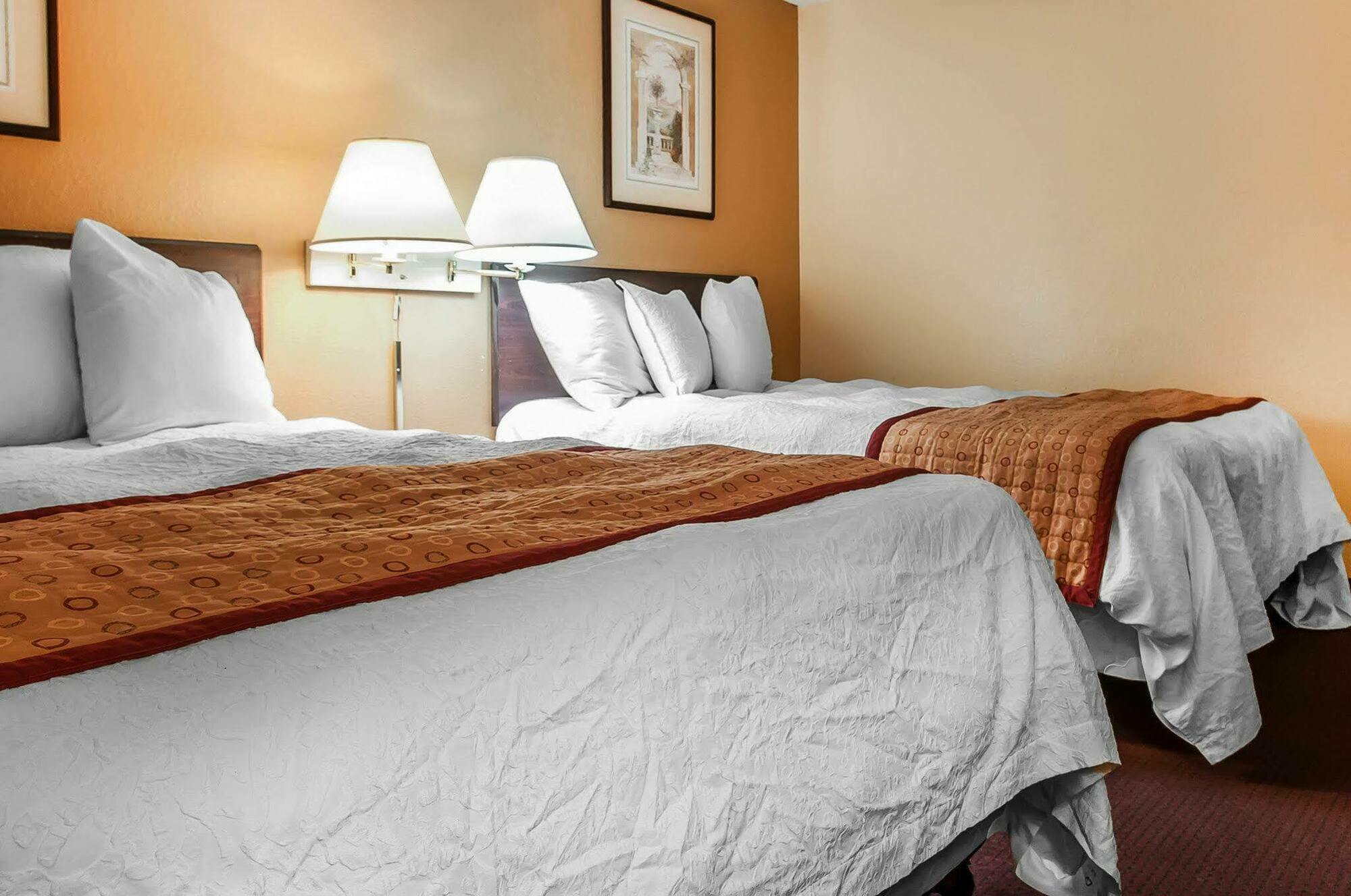 Rodeway Inn Фармингтон Экстерьер фото