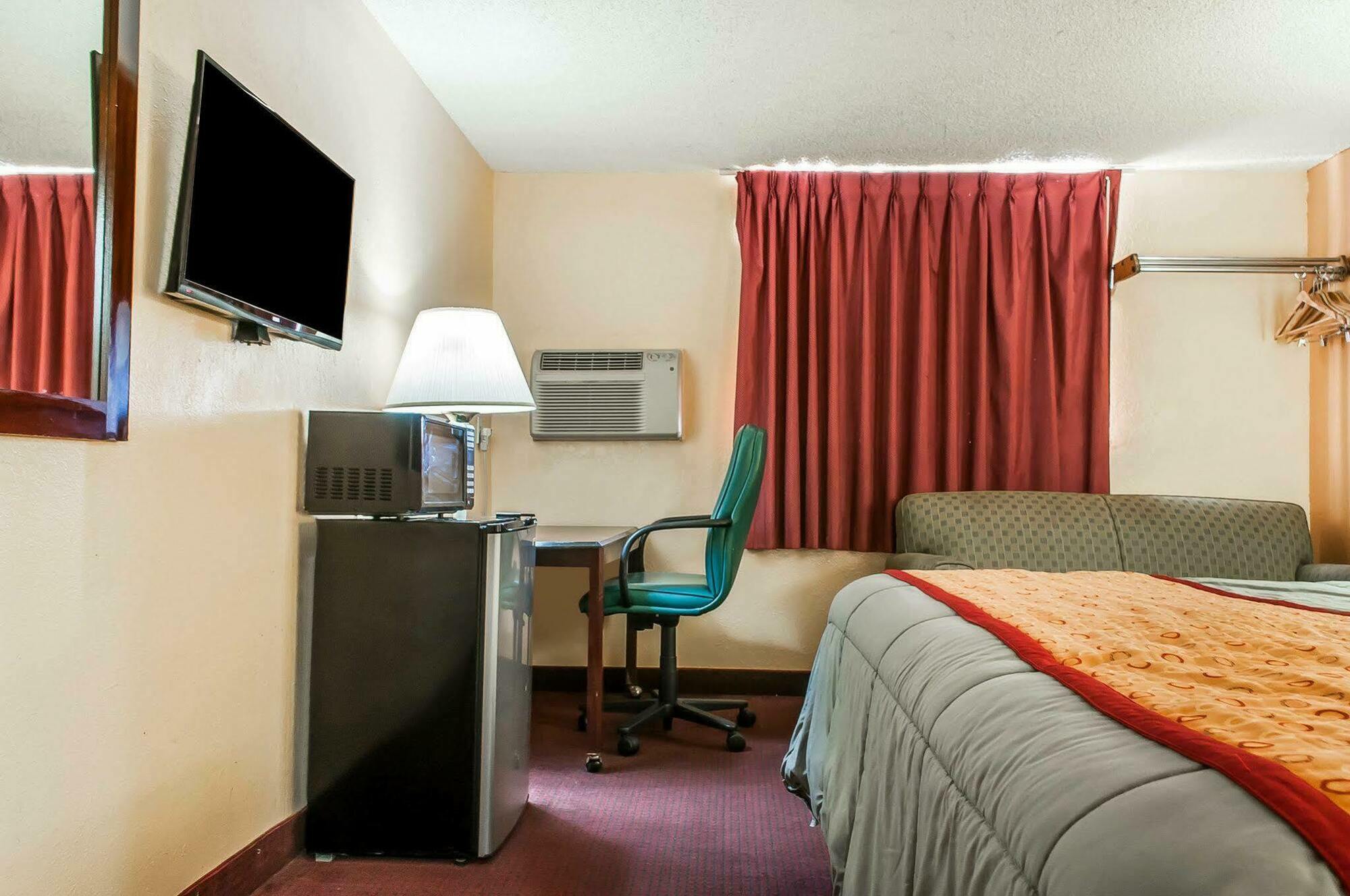 Rodeway Inn Фармингтон Экстерьер фото