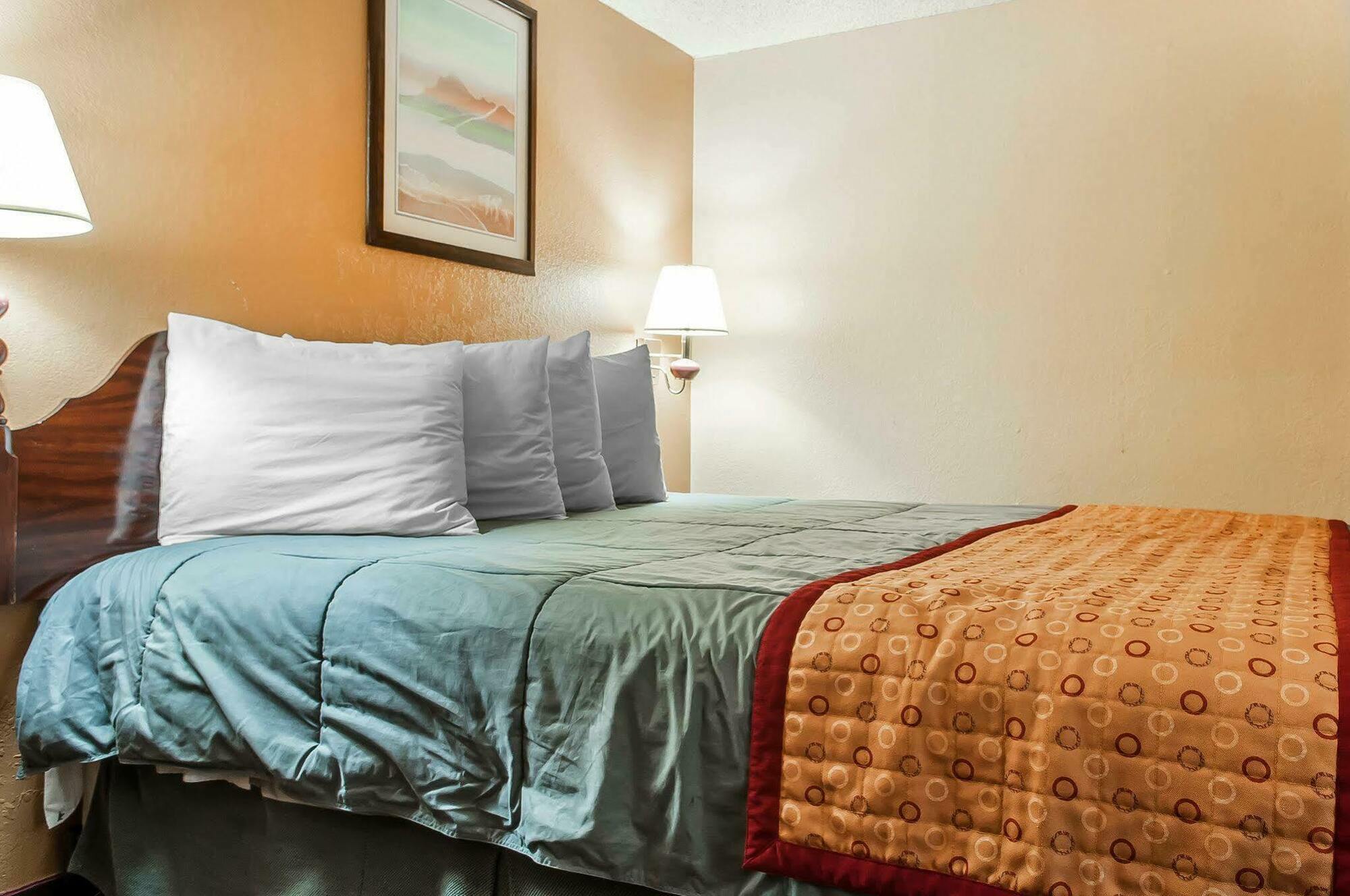 Rodeway Inn Фармингтон Экстерьер фото